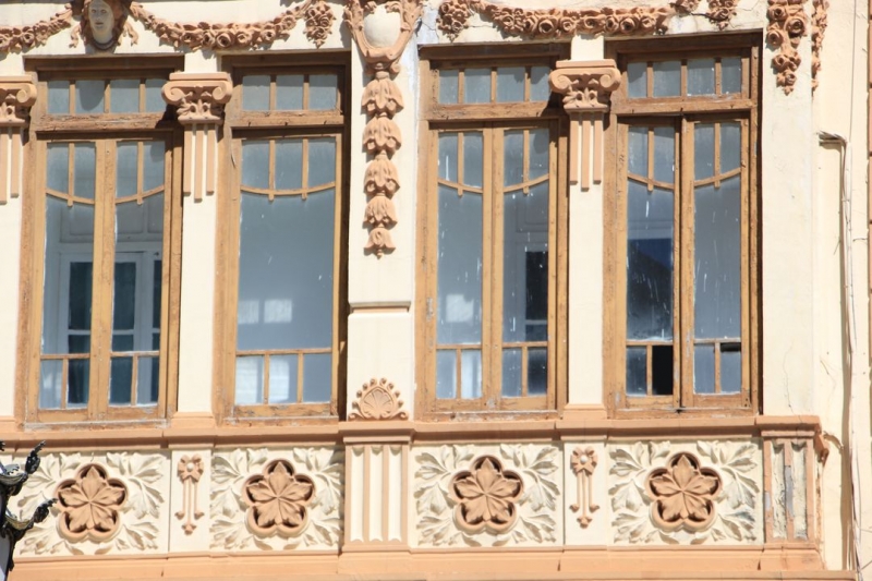 Detalle de edificio modernista