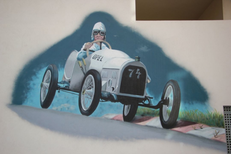 Grafiti coche de carreras antiguo