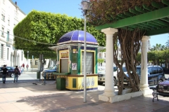 Kiosko frente al antiguo