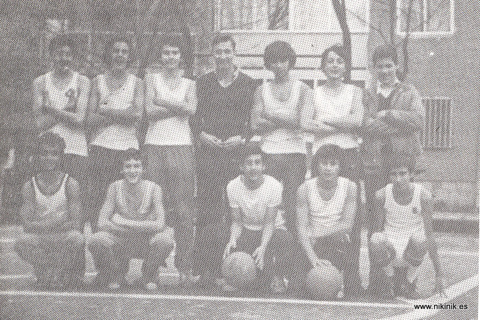 Equipo Cadete. Arriba: Ángel, Miguel de Paúl, Luis Gil Mazón, Iñaqui (entrenador), Constante, Juan, Fernando, Abajo: Fernando Couto, Nicolás, José, Jaime Bech y Alonso.