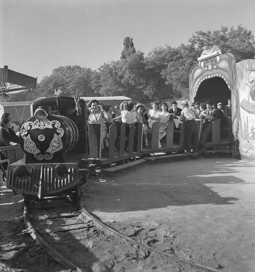 El tren de la bruja durante la verbena de San Antonio de la Florida.