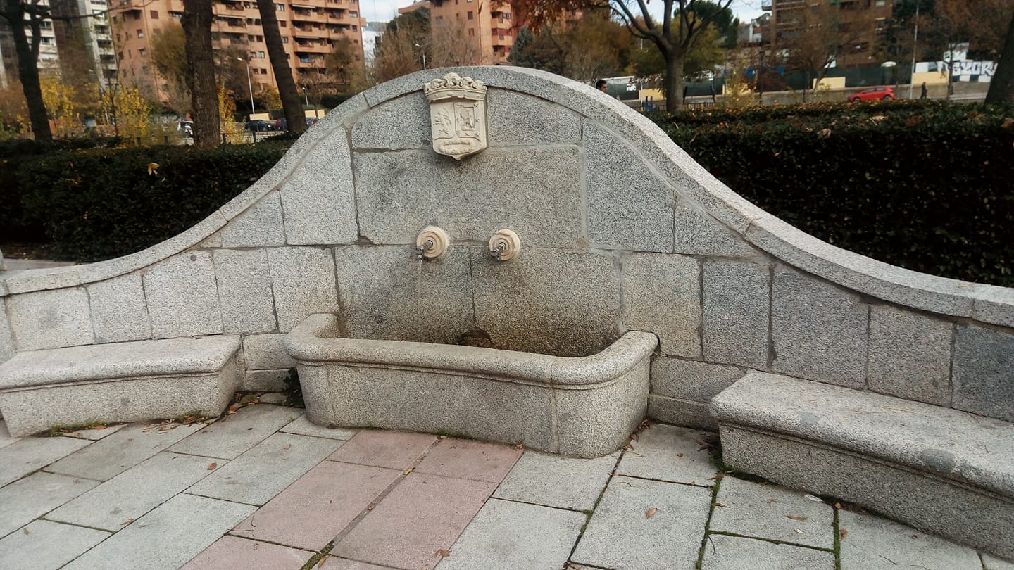 Fuente de la Teja y del Sopapo.