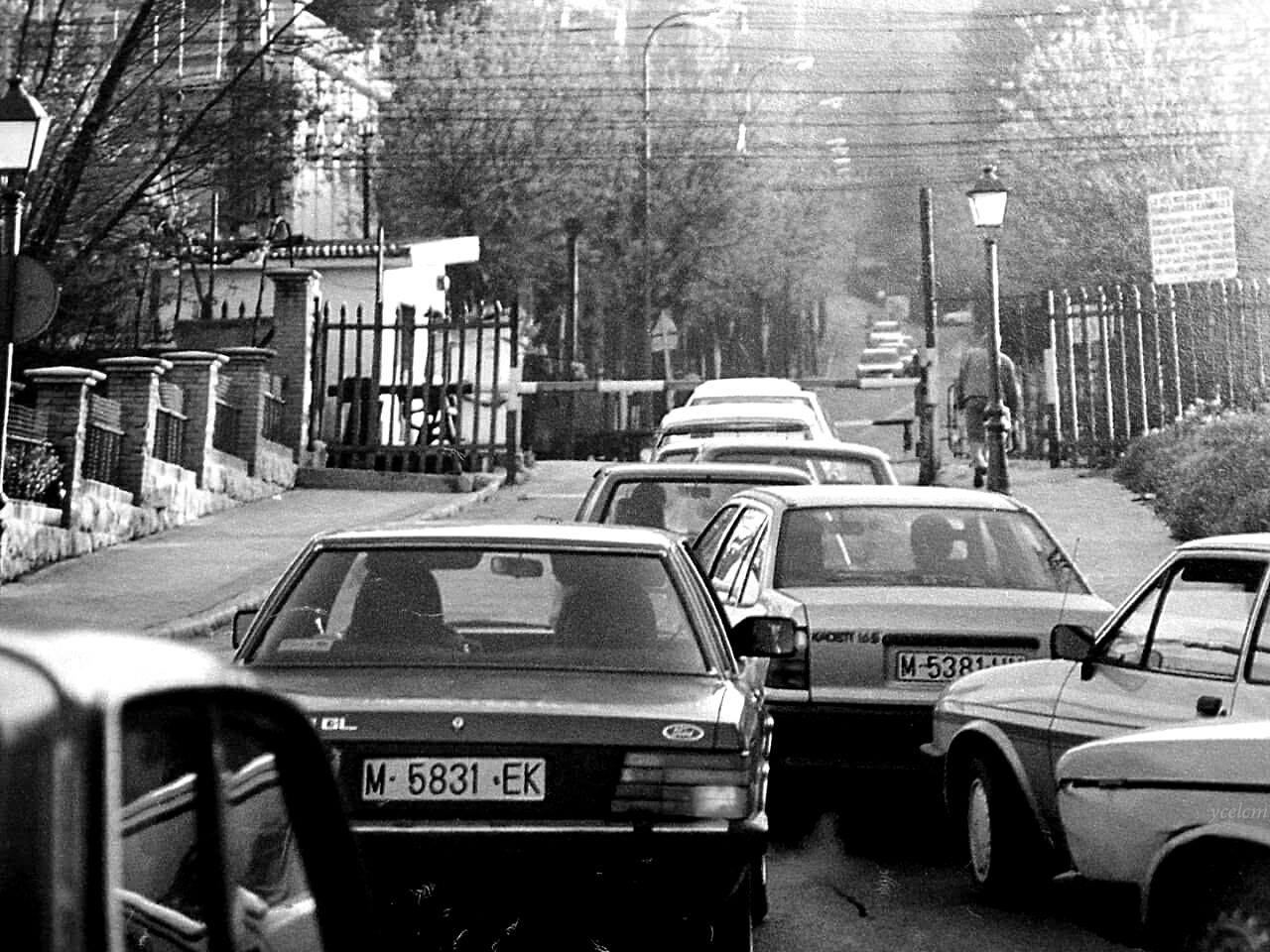 Paso a nivel. 198?. Publicada por Javier Aragón Rodriguez.